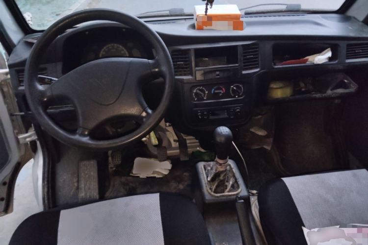 Used Wuling Zhiguang 2015 1.2L Practical LS-I Model Center Console