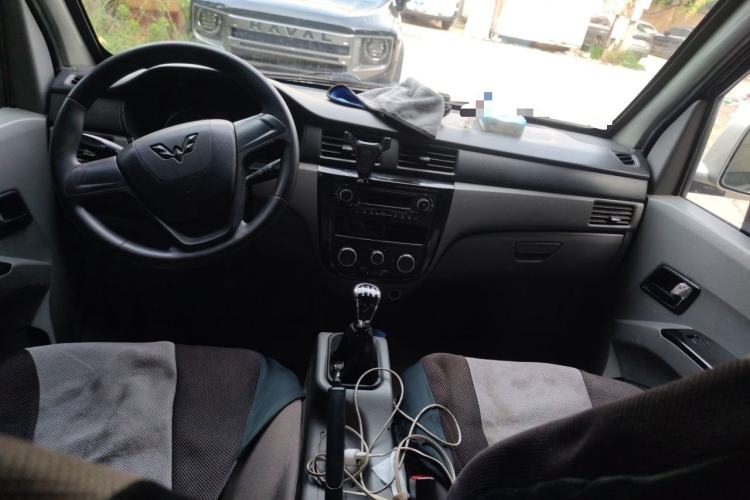 Used Wuling Zhiguang 2015 1.2L S Standard Model LSI Center Console