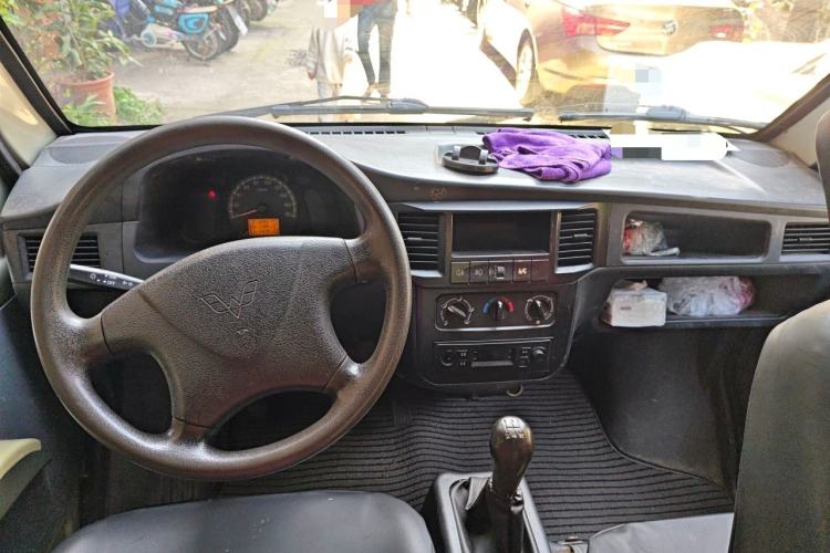 Used Wuling Zhiguang 2015 1.2L Practical LS-I Model Center Console