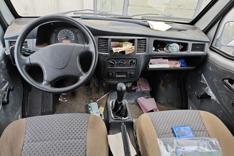 Used Wuling Zhiguang 2015 1.2L Practical LS-I Model Center Console