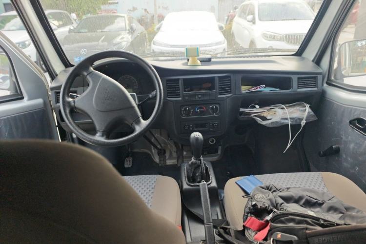 Used Wuling Zhiguang 2015 1.2L Practical LS-I Model Center Console