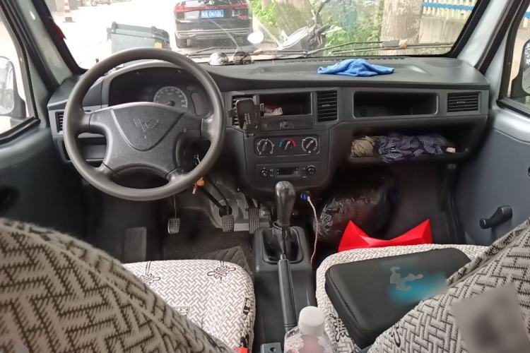 Used Wuling Zhiguang 2015 1.2L Practical LS-I Model Center Console