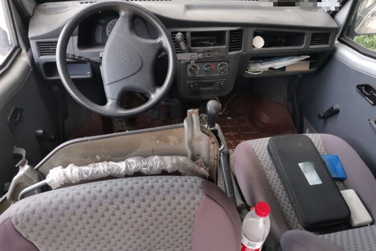Used Wuling Zhiguang 2015 1.2L Practical LS-I Model Center Console