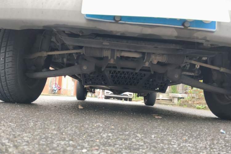 Used Wuling Zhiguang 2015 1.2L Practical LS-I Model Chassis Front
