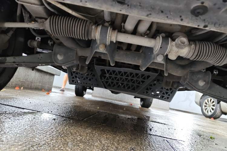 Used Wuling Zhiguang 2015 1.2L Practical LS-I Model Chassis Front