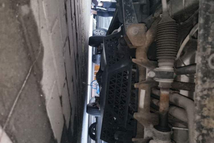 Used Wuling Zhiguang 2015 1.2L S Practical Model LSI Chassis Front
