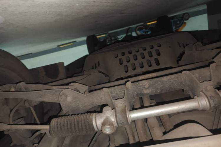 Used Wuling Zhiguang 2015 1.2L Practical LS-I Model Chassis Front