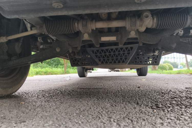 Used Wuling Zhiguang 2015 1.2L Practical LS-I Model Chassis Front