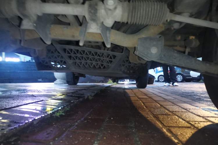 Used Wuling Zhiguang 2015 1.2L Practical LS-I Model Chassis Front
