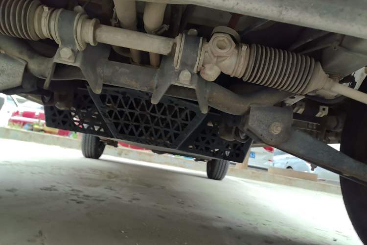 Used Wuling Zhiguang 2015 1.2L Practical LS-I Model Chassis Front