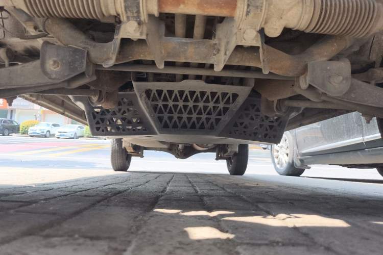 Used Wuling Zhiguang 2015 1.2L Practical LS-I Model Chassis Front