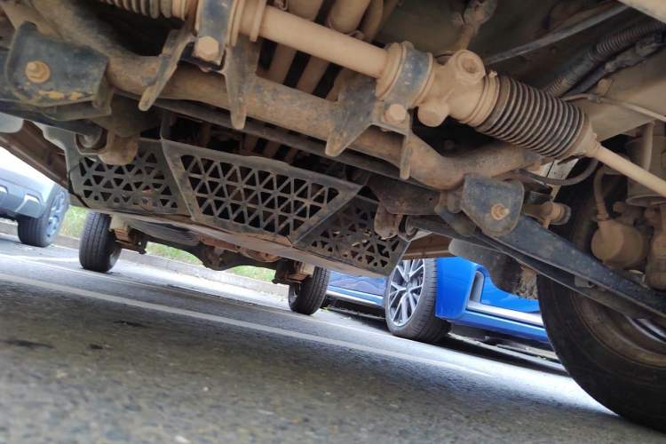 Used Wuling Zhiguang 2015 1.2L Practical LS-I Model Chassis Front