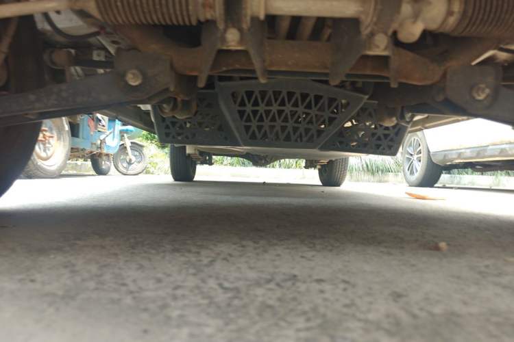 Used Wuling Zhiguang 2015 1.2L Practical LS-I Model Chassis Front