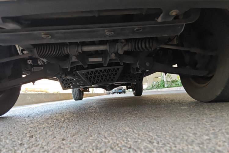 Used Wuling Zhiguang 2015 1.2L Practical LS-I Model Chassis Front