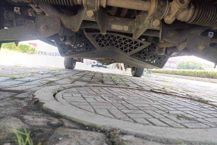 Used Wuling Zhiguang 2015 1.2L Practical LS-I Model Chassis Front