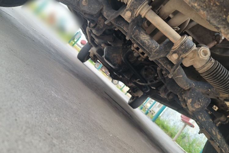 Used Wuling Zhiguang 2015 1.2L Practical LS-I Model Chassis Front