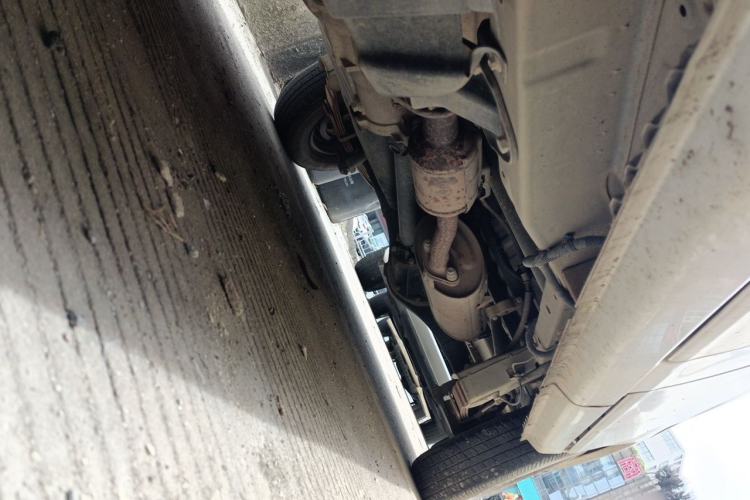 Used Wuling Zhiguang 2015 1.2L Practical LS-I Model Chassis Front Left