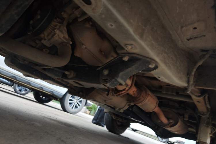 Used Wuling Zhiguang 2015 1.2L Standard Model LSI Chassis Front Left