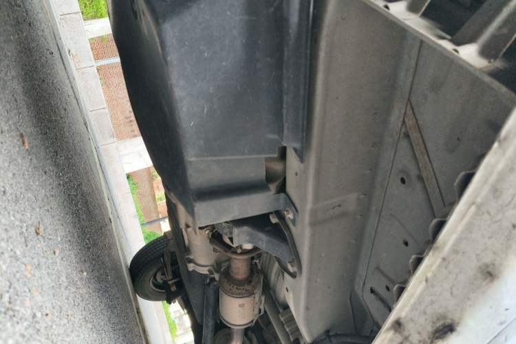 Used Wuling Zhiguang 2015 1.2L S Practical Model LSI Chassis Front Left