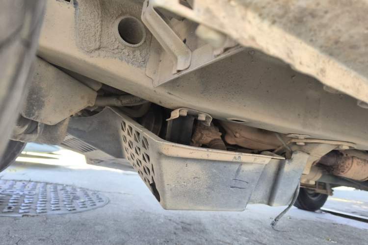 Used Wuling Zhiguang 2015 1.2L Practical LS-I Model Chassis Front Left