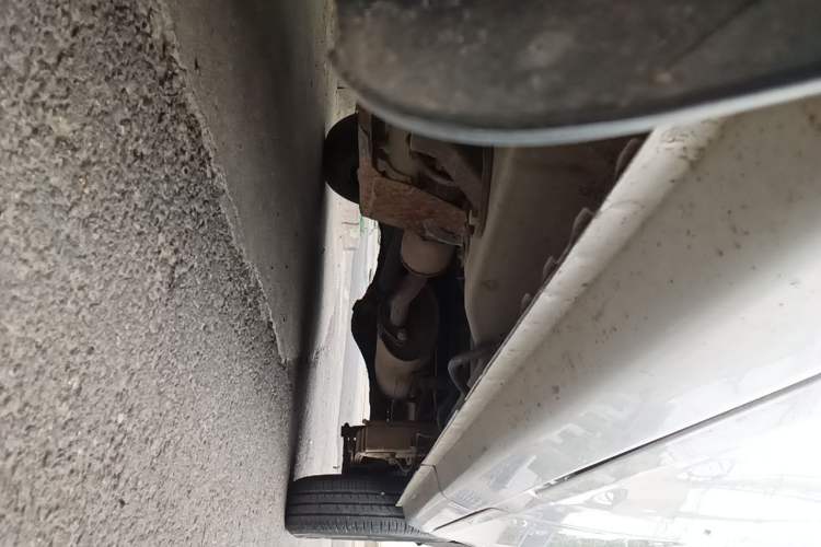 Used Wuling Zhiguang 2015 1.2L Practical LS-I Model Chassis Front Left