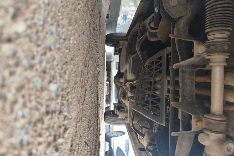 Used Wuling Zhiguang 2015 1.2L Practical LS-I Model Chassis Front