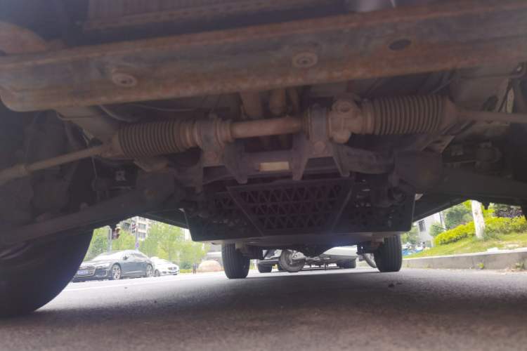 Used Wuling Zhiguang 2015 1.2L Practical LS-I Model Chassis Front