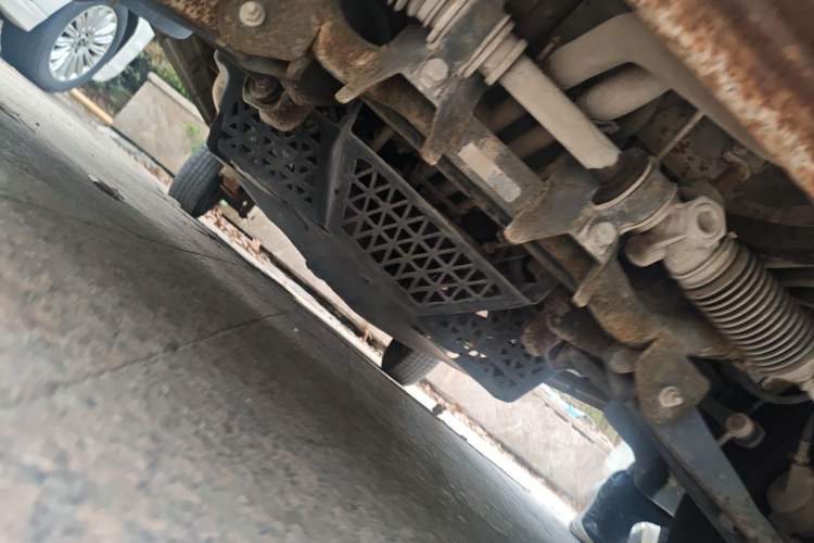 Used Wuling Zhiguang 2015 1.2L Practical LS-I Model Chassis Front