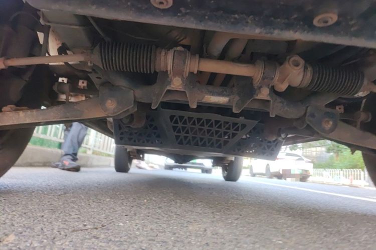 Used Wuling Zhiguang 2015 1.2L Practical LS-I Model Chassis Front