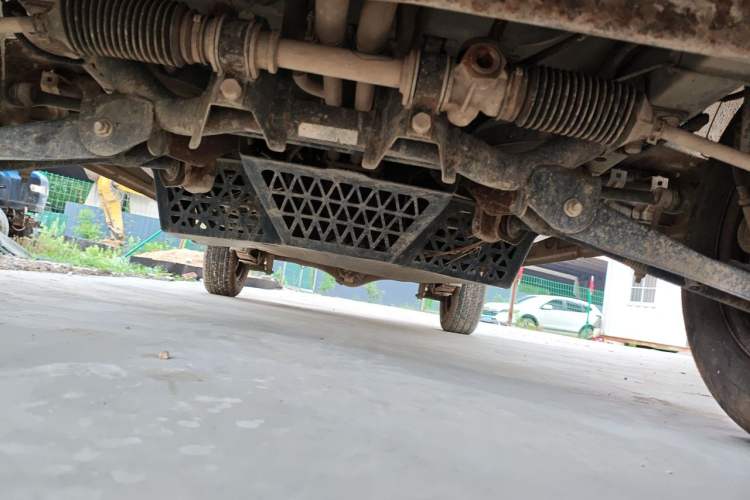 Used Wuling Zhiguang 2015 1.2L Practical LS-I Model Chassis Front
