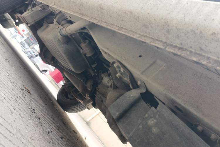 Used Wuling Zhiguang 2015 1.2L Practical LS-I Model Chassis Front Right
