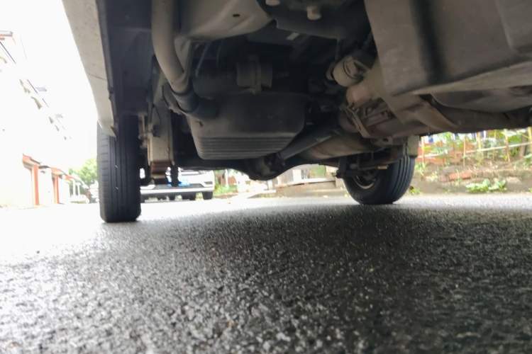 Used Wuling Zhiguang 2015 1.2L Practical LS-I Model Chassis Front Right