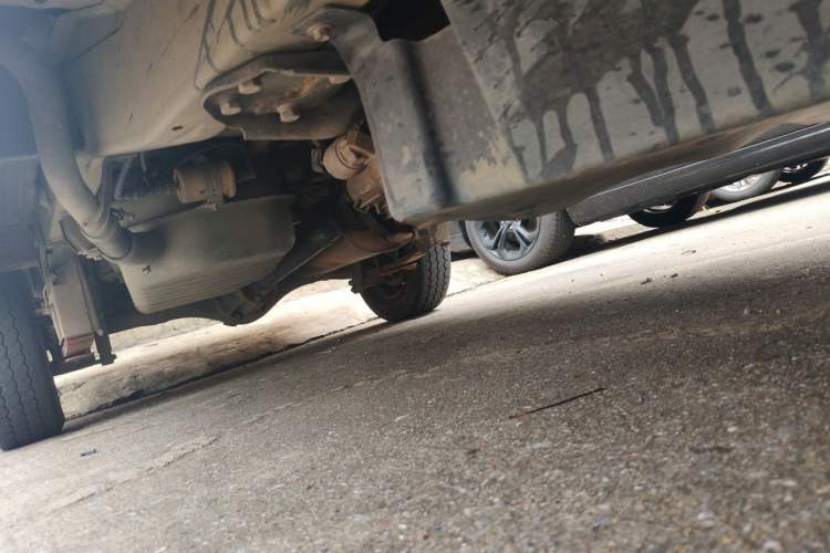 Used Wuling Zhiguang 2015 1.2L Practical LS-I Model Chassis Front Right