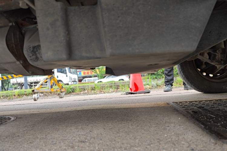 Used Wuling Zhiguang 2015 1.2L Practical LS-I Model Chassis Front Right