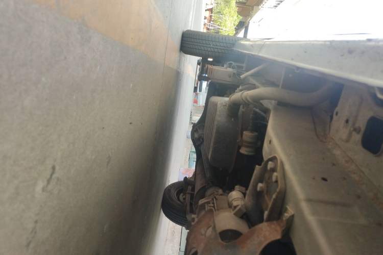 Used Wuling Zhiguang 2015 1.2L Practical LS-I Model Chassis Front Right