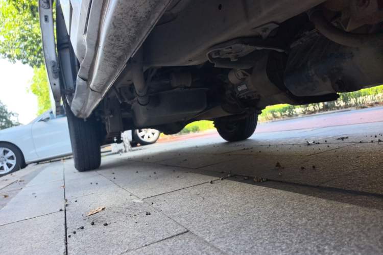 Used Wuling Zhiguang 2015 1.2L Practical LS-I Model Chassis Front Right