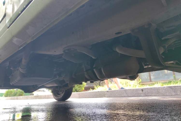 Used Wuling Zhiguang 2015 1.2L Practical LS-I Model Chassis Front Right
