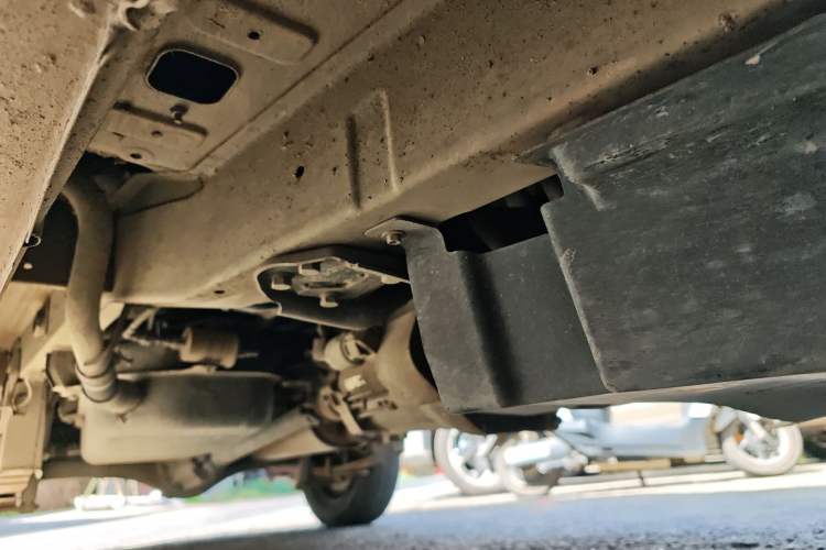 Used Wuling Zhiguang 2015 1.2L Practical LS-I Model Chassis Front Right