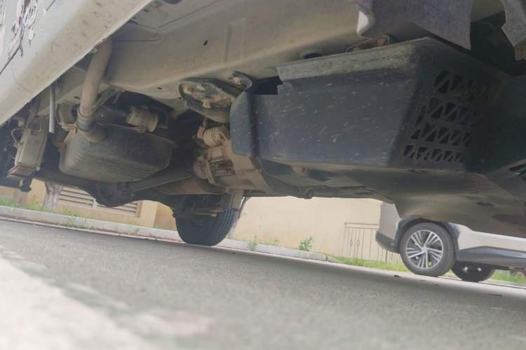 Used Wuling Zhiguang 2015 1.2L Practical LS-I Model Chassis Front Right