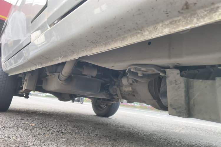 Used Wuling Zhiguang 2015 1.2L Practical LS-I Model Chassis Front Right