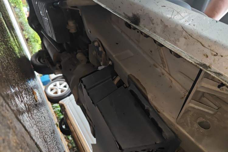 Used Wuling Zhiguang 2015 1.2L Practical LS-I Model Chassis Front Right