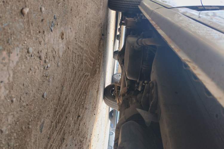 Used Wuling Zhiguang 2015 1.2L Practical LS-I Model Chassis Front Right