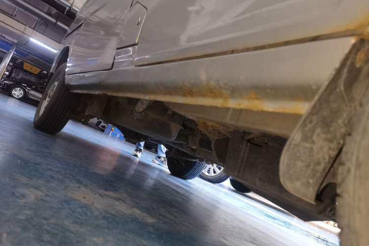 Used Wuling Zhiguang 2015 1.2L Practical LS-I Model Chassis Front Right