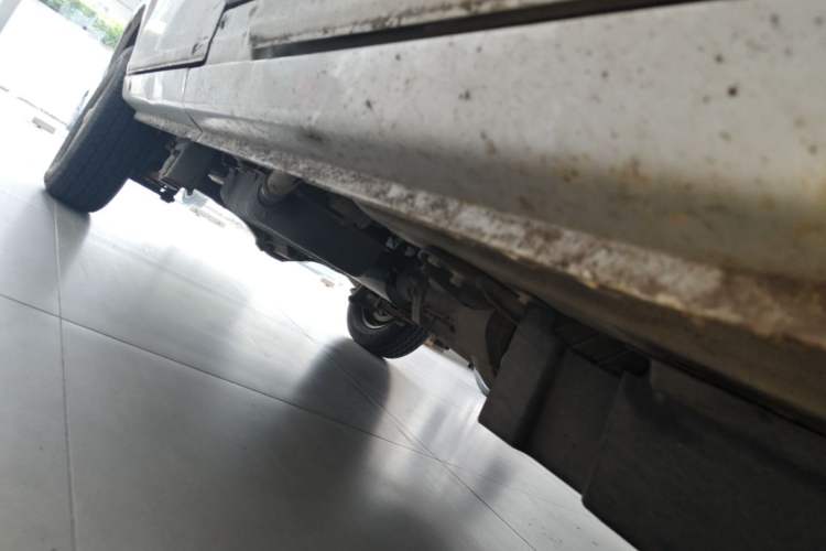 Used Wuling Zhiguang 2015 1.2L Practical LS-I Model Chassis Front Right