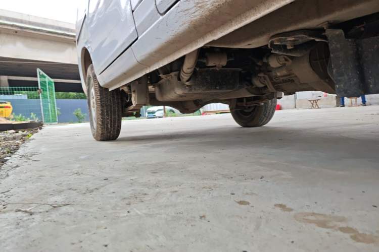 Used Wuling Zhiguang 2015 1.2L Practical LS-I Model Chassis Front Right