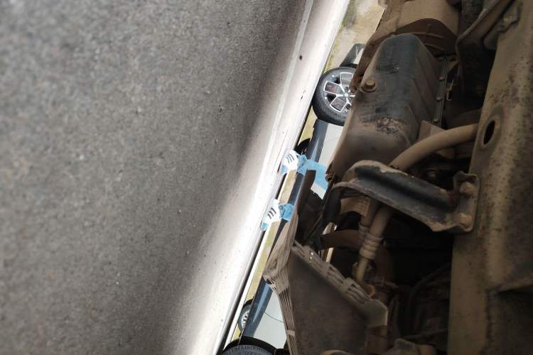 Used Wuling Zhiguang 2015 1.2L Practical LS-I Model Chassis Front Right