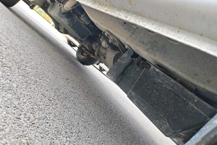 Used Wuling Zhiguang 2015 1.2L Practical LS-I Model Chassis Front Right