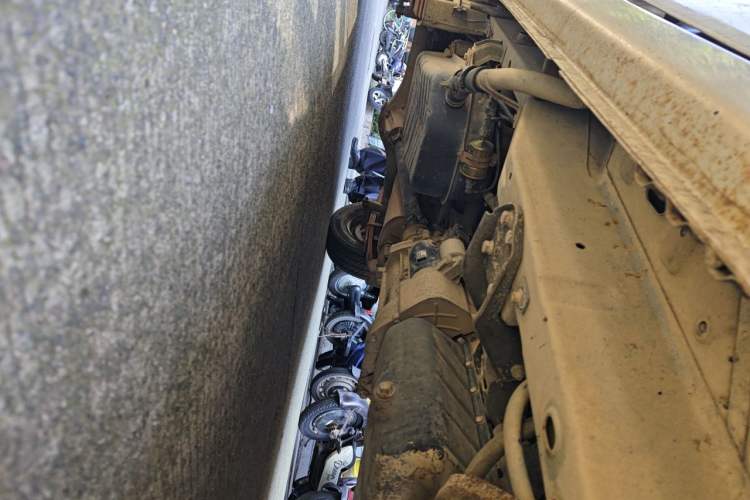 Used Wuling Zhiguang 2015 1.2L Practical LS-I Model Chassis Front Right