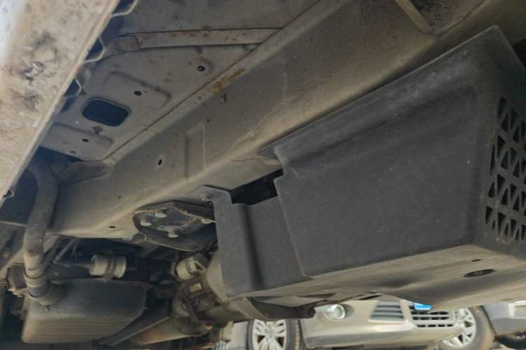 Used Wuling Zhiguang 2015 1.2L Practical LS-I Model Chassis Front Right