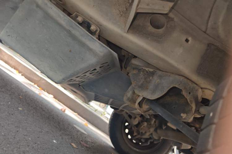 Used Wuling Zhiguang 2015 1.2L Practical LS-I Model Chassis Front Right